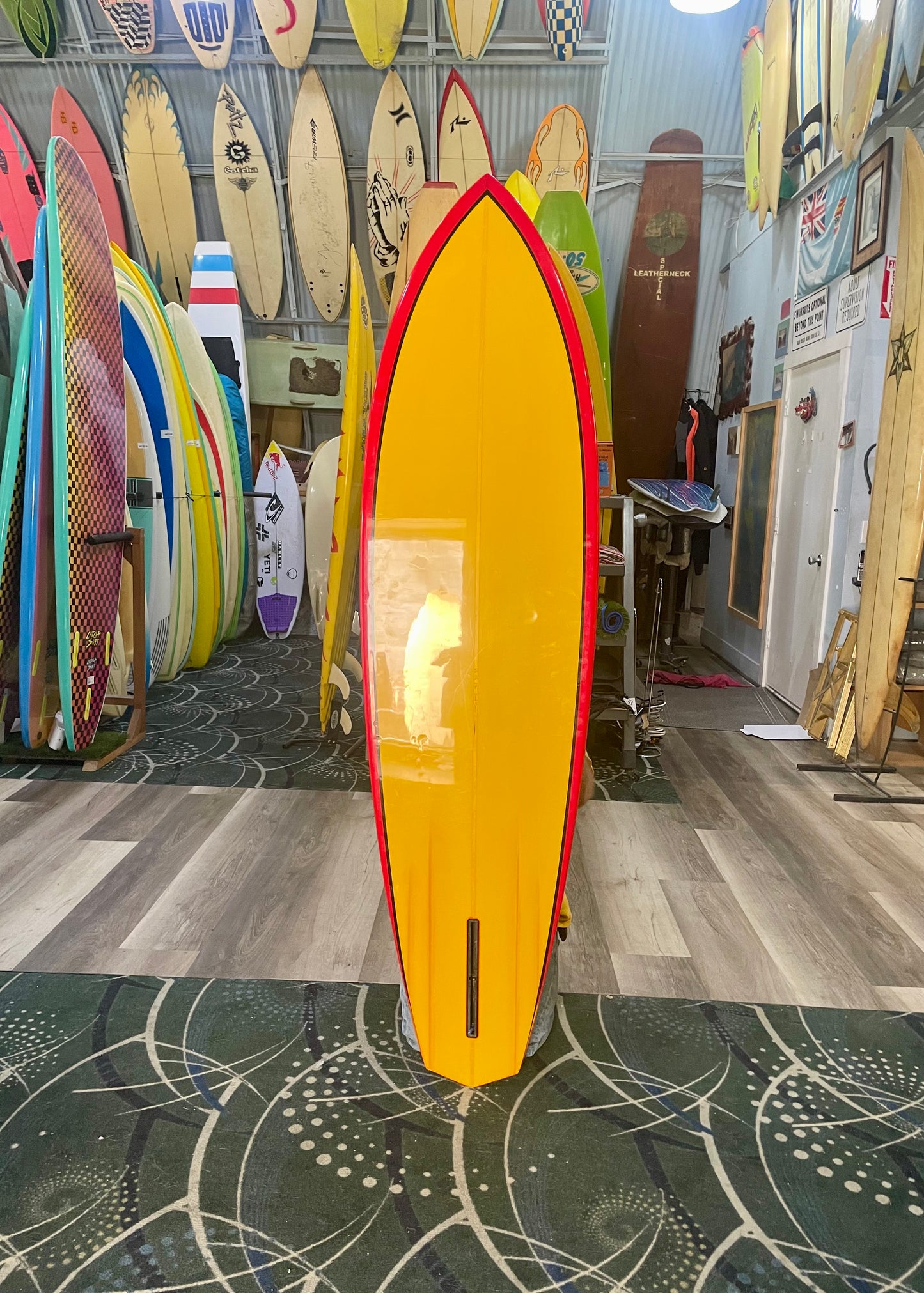 USED 6'6 SINGLE FIN GUTTER BOTTOM 4 CHANNEL