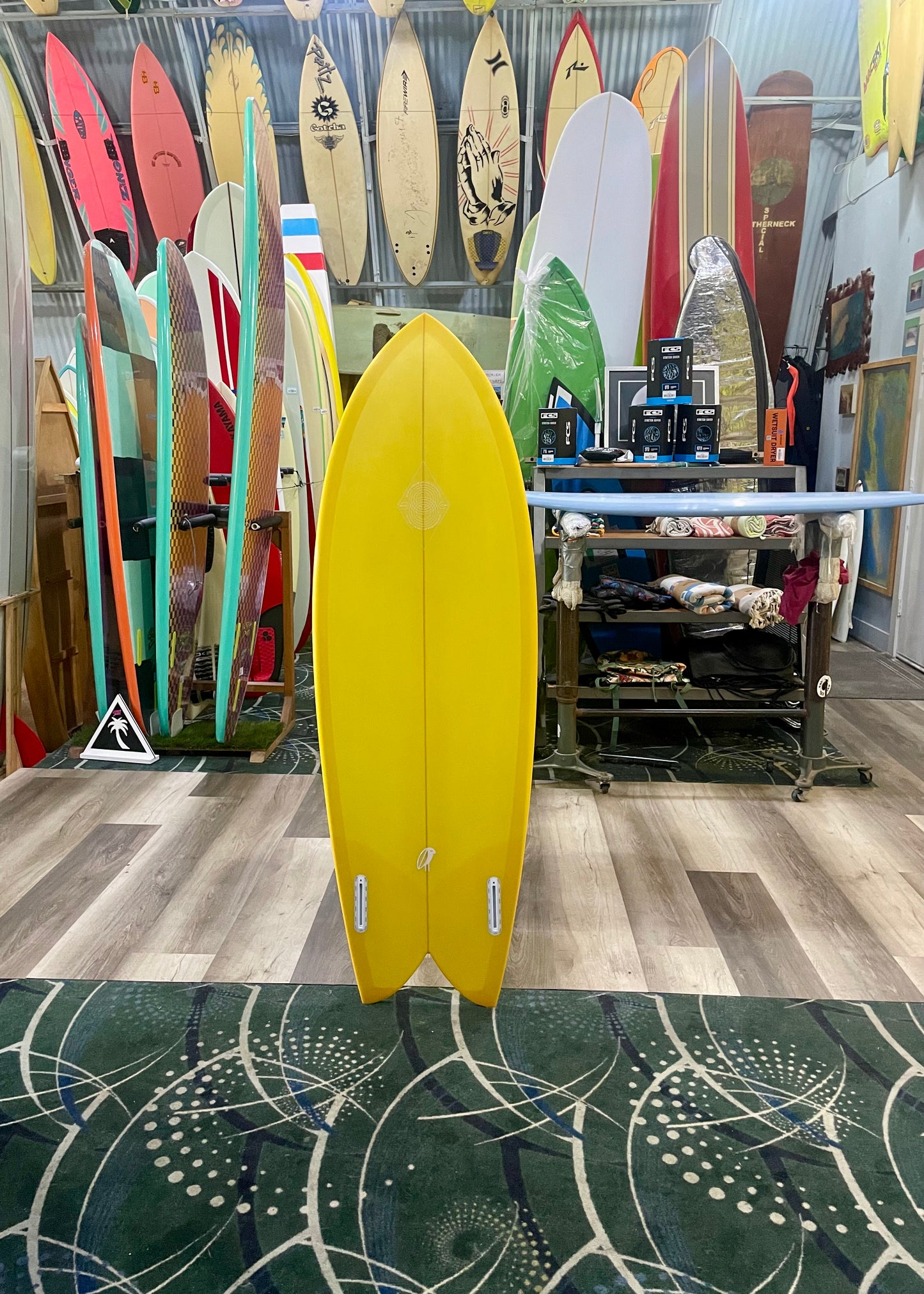 5'6 ELLINGTON FISH W/BOXES - GOLD YELLOW TINT SANDED GLOSS